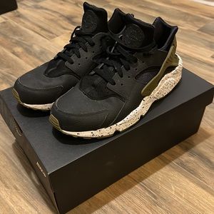 Nike ID Custom Huarache 777330-985 Black Olive Men Size 11